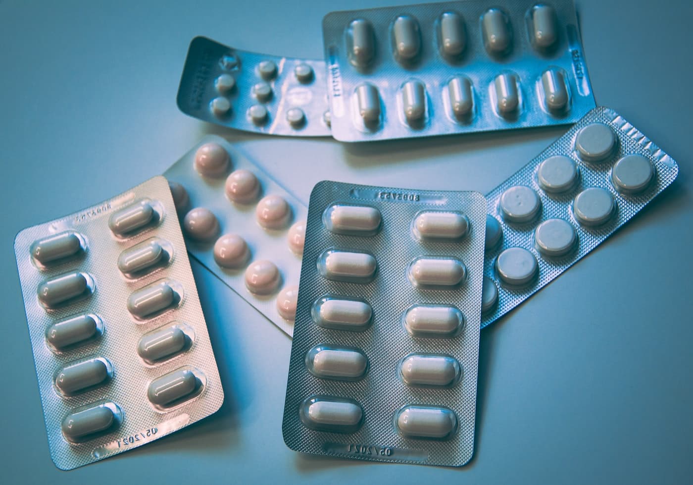 Pharmaceutical blister packs of tablets and capsules